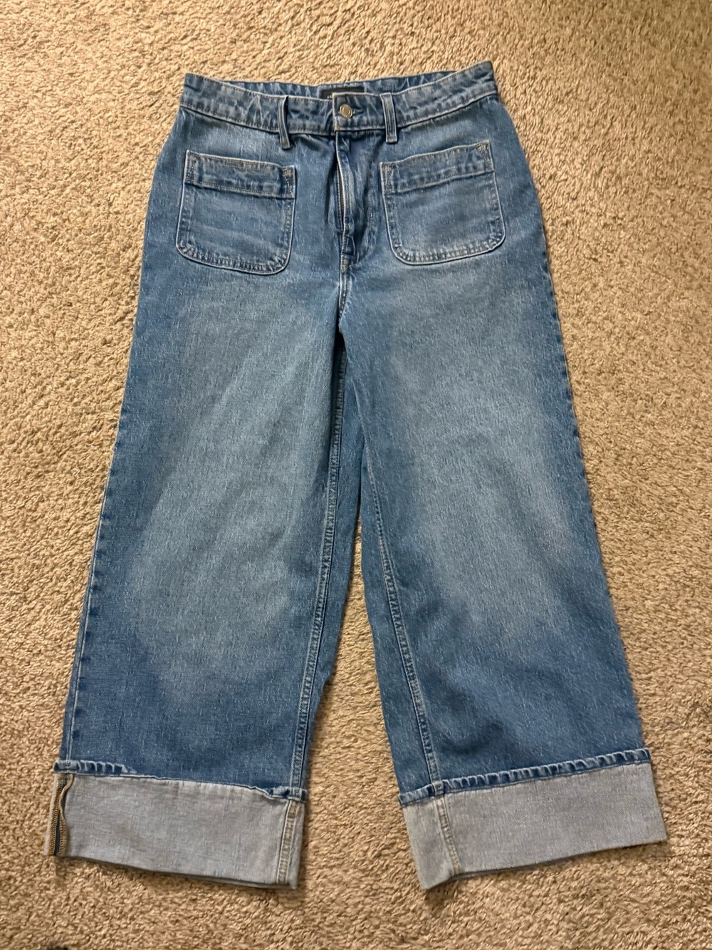 Cropped Wide-Leg Blue Denim Jeans with Front Patch Pockets